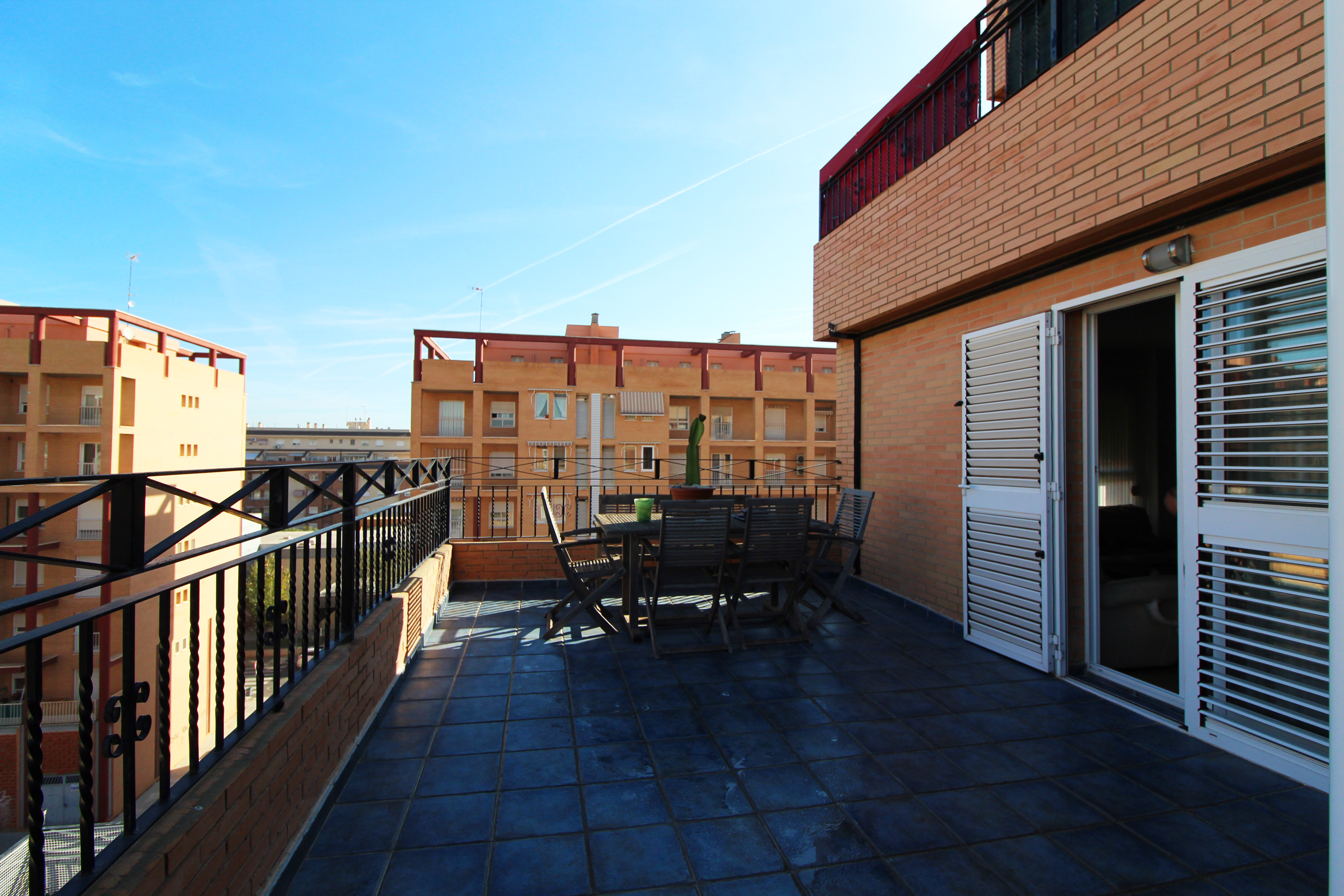 Ático con gran terraza en las 500 viviendas